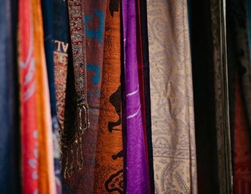 穗祥匯集行業(yè)一線(xiàn)專(zhuān)家，緊跟國(guó)際針織女裝流行趨勢(shì)